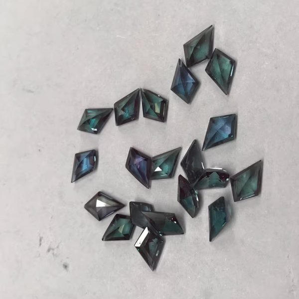 6X9MM About 1.0ct Lab Grown Kite Cut Alexandrite Stone - 图片 2