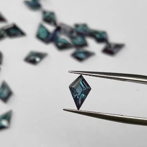 6X9MM About 1.0ct Lab Grown Kite Cut Alexandrite Stone