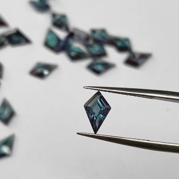 6X9MM About 1.0ct Lab Grown Kite Cut Alexandrite Stone