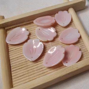 20PC 14X17mm Petal Shaped Natural Shell Loose Beads Charm DIY Jewelry Pendant Bracelets Necklace Earrings Accessories