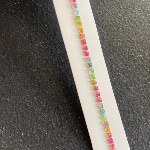 1Piece Natural Pyramid Cut Tourmaline 4mm Iridescence Charm Bracelet Gemstone - 图片 3
