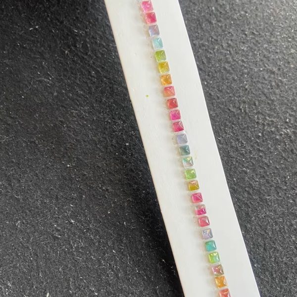 1Piece Natural Pyramid Cut Tourmaline 4mm Iridescence Charm Bracelet Gemstone - 图片 2