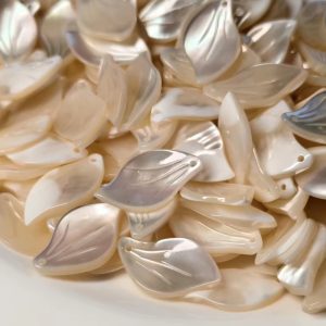 High Quality 3A White Lipped Pearl oyster Water Lily Petal Cut 10X17mm Suitable For DIY Headwear Accessories
