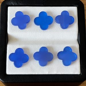 50PCS/Lot 6x6x2mm Flower Gems Synthetic Blue Agate Four Leaf Clover Stones For Jewelry