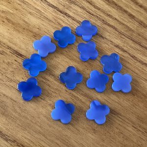 50PCS/Lot 13x13x2mm Flower Gems Synthetic Blue Agate Four Leaf Clover Stones For Jewelry